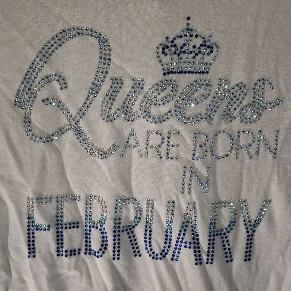 NNWT Queens Are Born In February Birthday Rhinestone Tee